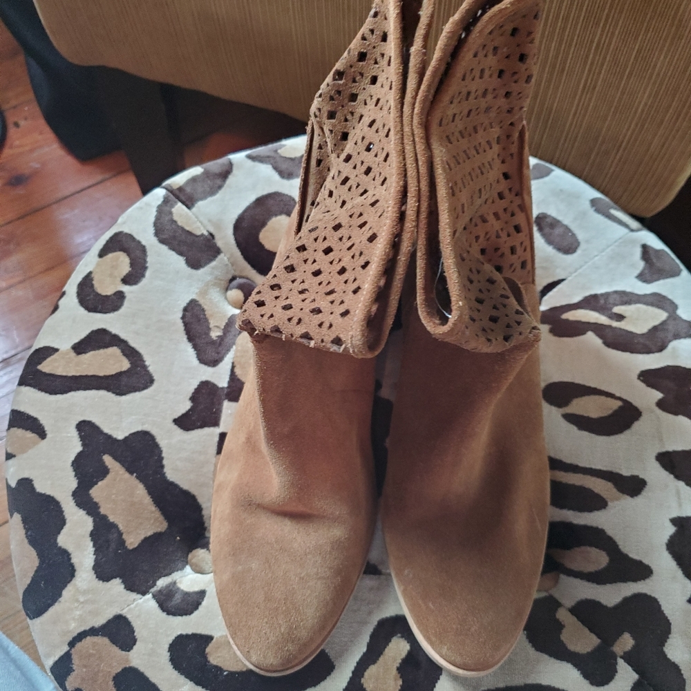 Michael Kors Suede Camel booties